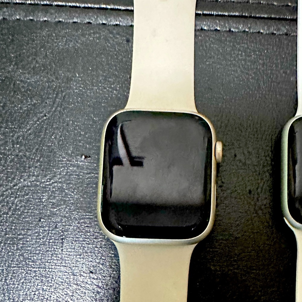 Apple Watch series 8 starlight band